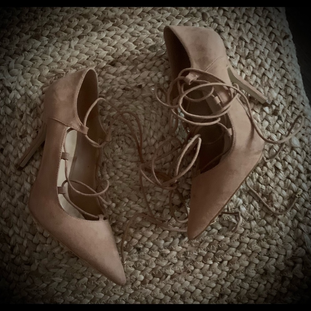 Beautiful Aldo lace up pumps😍